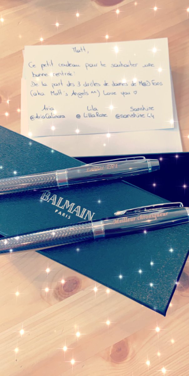 Mdelormeau's tweet photo. Quand tu reçois au bureau un cadeau du compte @MdelormeauFans_ avec des stylos #balmain leader TNT et meilleur chroniqueur. Tu te dis que tu as de la chance d’être aimé comme ça 🙈❤️❤️❤️ #mercimerci #emu #sansvouspasdemoi https://t.co/azbkhJHIS5