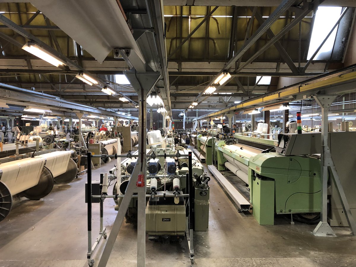 assinkbas's tweet photo. Ouderwets stukje nijverheid midden in een woonwijk in 053. Op een moderne en duurzame manier. Indrukwekkend om deze weverij in gebruik te zien. #textielstad #enschede https://t.co/b3ze4RWgzZ