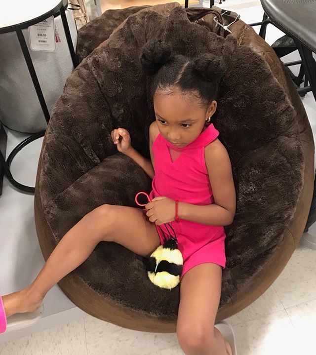 JaxsunRae's tweet photo. She said "Can you take a picture of me in this chair?" https://t.co/5APpI1XSgj