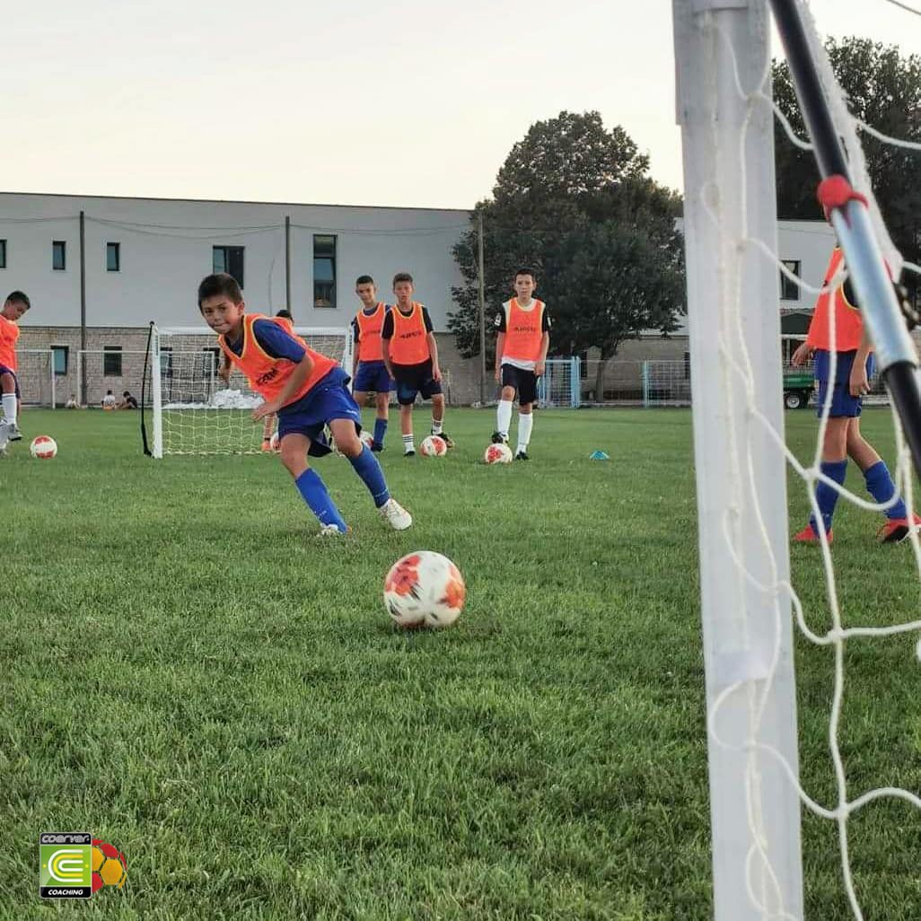 CoerverSpain's tweet image. Los valores que garantizan el éxito de la acción son:
🥅velocidad de ejecución
⚽️toma de decisiones
🥇espíritu
🏃‍♂️condición física  
La conexión de todas estas habilidades es la que da el potencial al jugador para convertirse en una estrella. #Coerver #CoerverSpain #CoerverEspaña