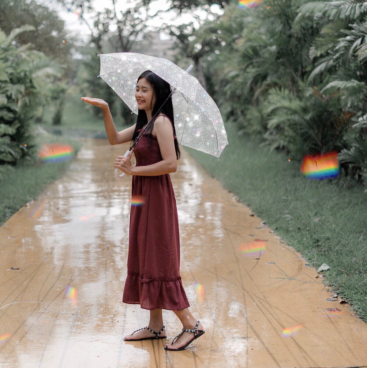 MeituTh's tweet photo. ฝนตกอีกละ ถ่ายรูปยังไงให้สวย?☔️☔️
Meitu สอนแต่งรูปเอง!🌈
✨ขั้นตอน
เลือกภาพ > เลือกโมเสค 2 แบบ
#หน้าฝน #fashion #MeituStyle #howtoperfect #meituapp https://t.co/pWntFAGklJ
