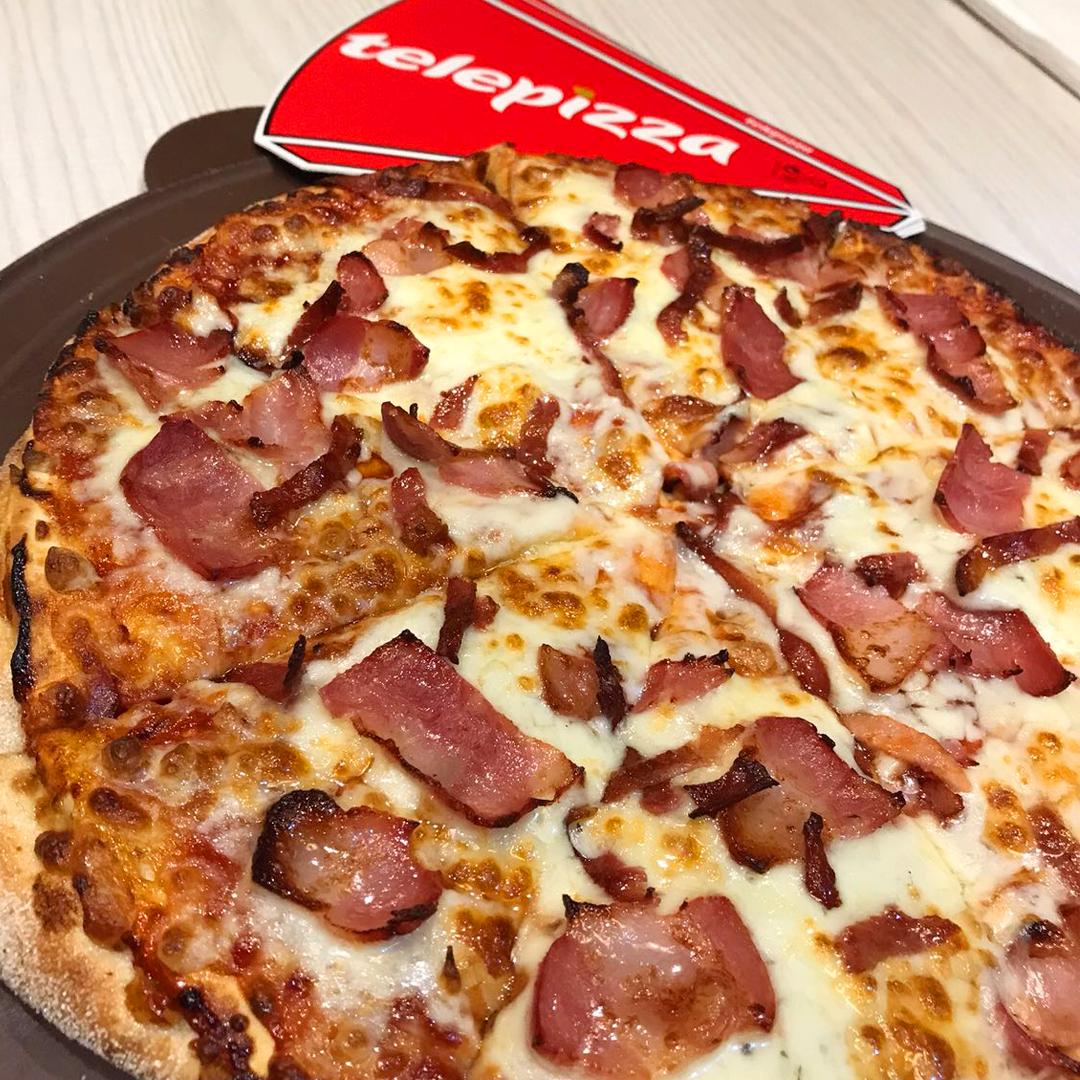 telepizza_es's tweet photo. RT si quieres #PizzasGratis 🍕 para celebrar la segunda entrega de #HumorADomicilio https://t.co/w6xmFMPKrM
