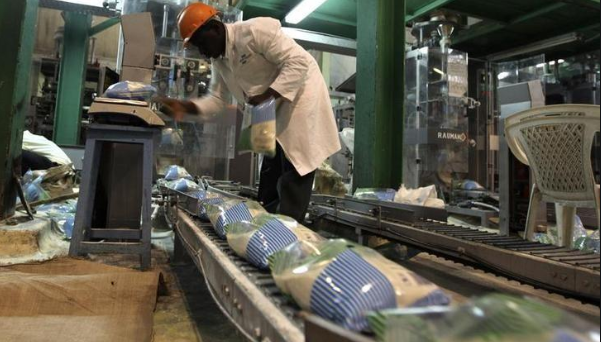 SucamKenya's tweet photo. #DYK the end of COMESA protection will allow for much cheaper sugar imports to flood the Kenyan market affecting over 25,000 farmers. Zoning will further discourage farmers, pushing them to other crop alternatives #savethecaneindustry #AGRF2019 #AgribusinessTalk254 📸sugaroutput https://t.co/sUsXVAA2UL