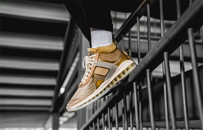 lebron john elliott on feet