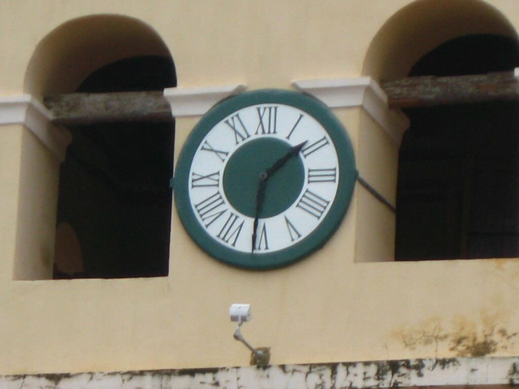 Mal humor inalámbrico Generosidad RelatandoHistoria on Twitter: "En Comayagua antigua capital de Honduras,  está el reloj más antiguo del mundo. Anteriormente estuvo en La Alhambra,  construido por los árabes en el año 1100, fue regalado por