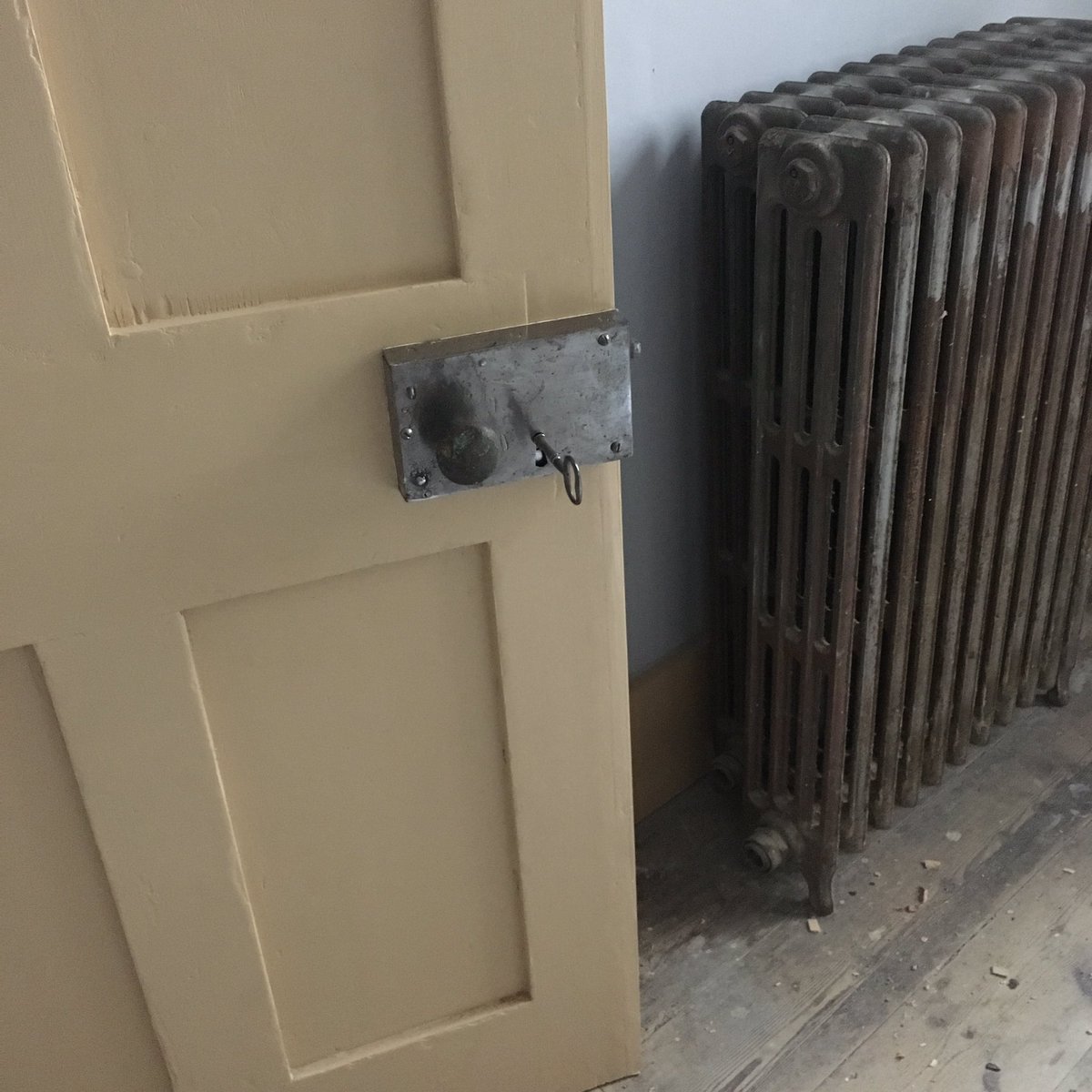 rth_brighton's tweet photo. A big shout out to a lock?
Are we crazy?
We think that a lock returned to a Servants’ Hall room door after a 100 years or so needs a shout out. 🔒 
Don’t you!!?? https://t.co/PzHjNhuCsf