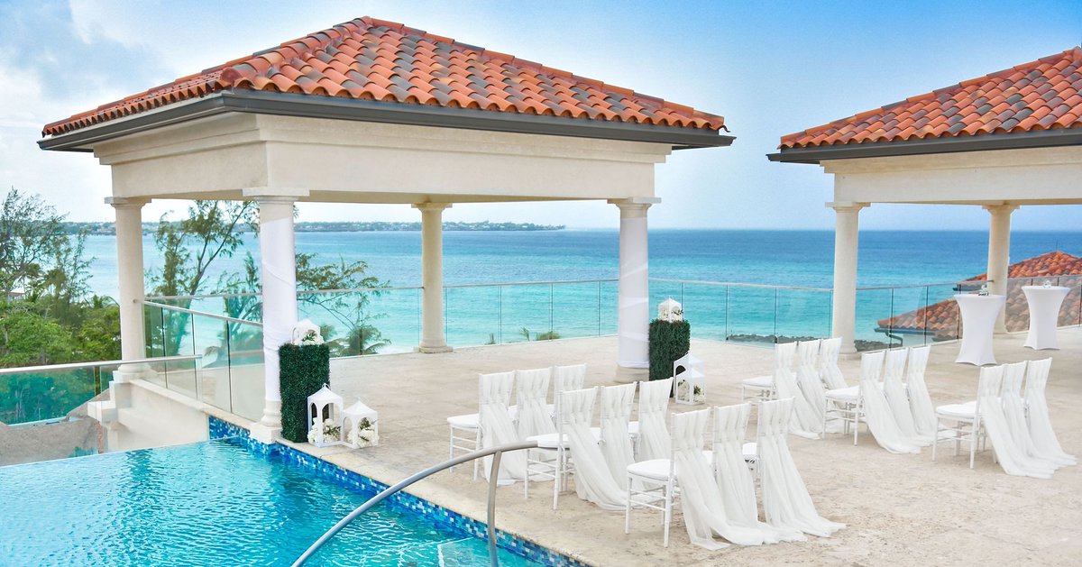 Just announced! #Sandals  NEW exclusive wedding location at 📍Sandals Royal Barbados. Say 'I do' overlooking the waters of the Caribbean on our first-ever rooftop pool's terrace. 😍 
#SandalsResortsWeddings #CustomizableWeddings For more information, call 901-377-6600.