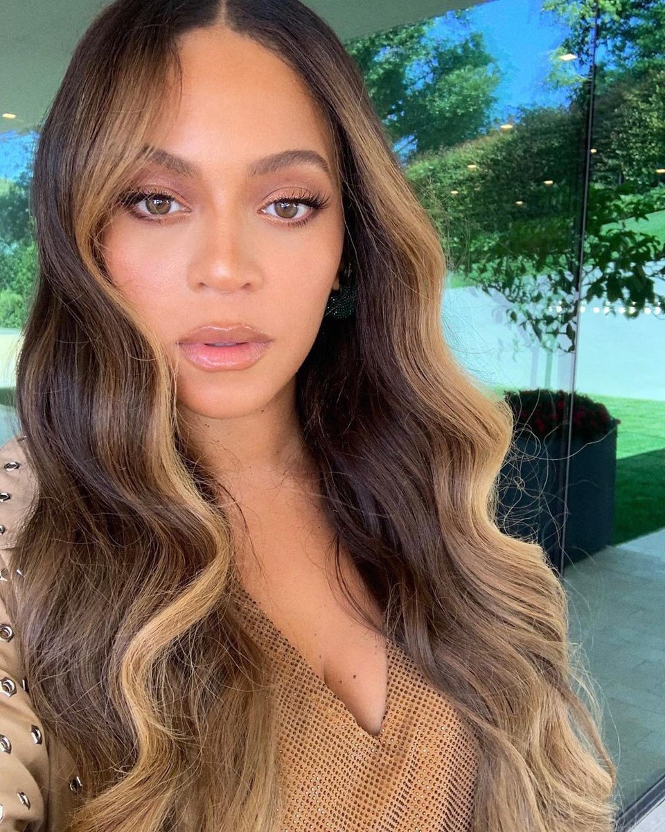 mefeater's tweet photo. Happy 38th Birthday to Beyoncé 💕 https://t.co/IdHkQC7bUc