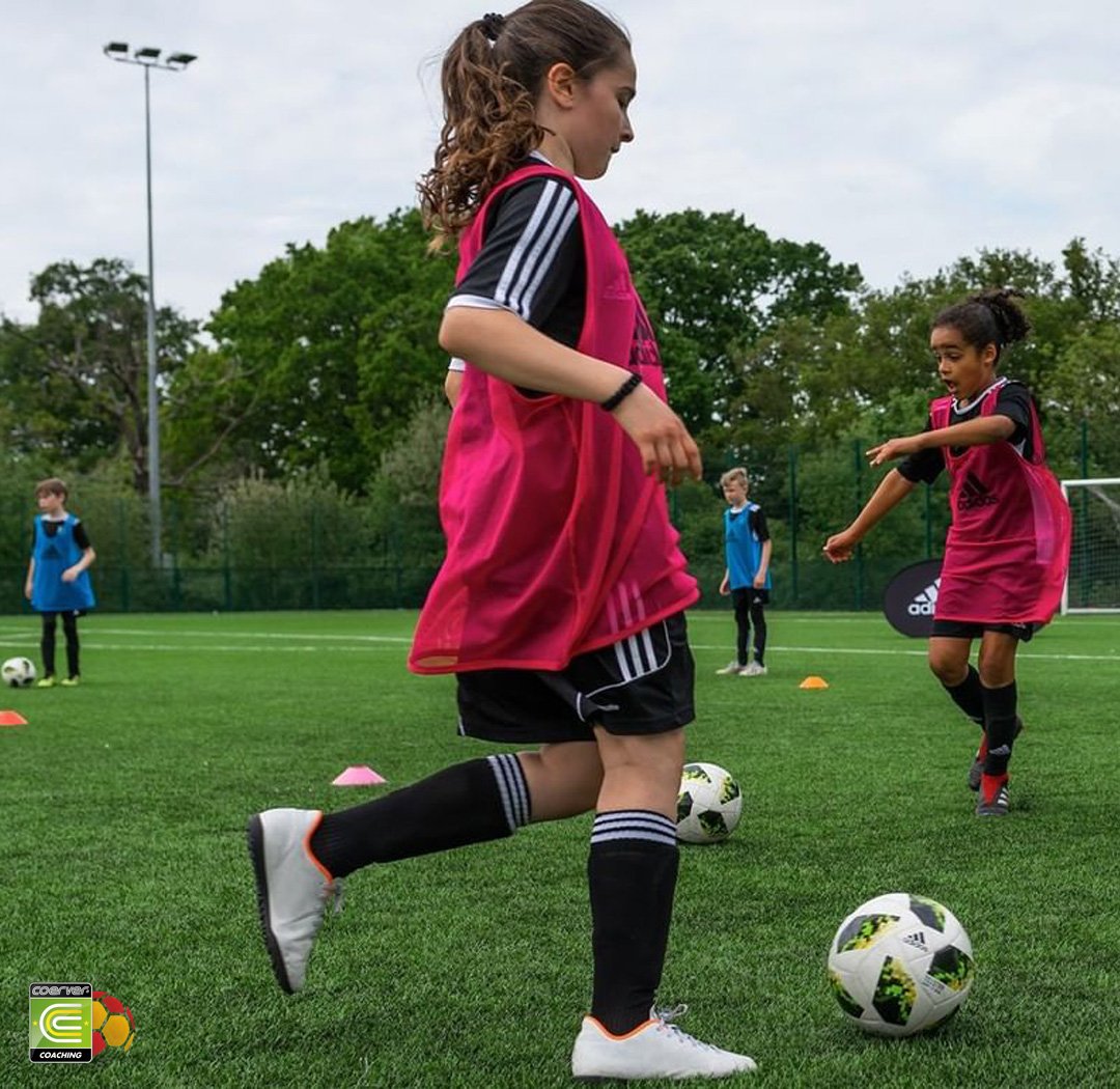 CoerverSpain's tweet image. El #MétodoCoerver se centra en la edad de oro de los jugadores (entre 7 y 16 años) y se diseña para garantizar el aprendizaje de las habilidades según esas edades. ¡Aprovecha y apúntate al #CampusCoerver más cercano! #CoerverEspaña #CoerverSpain