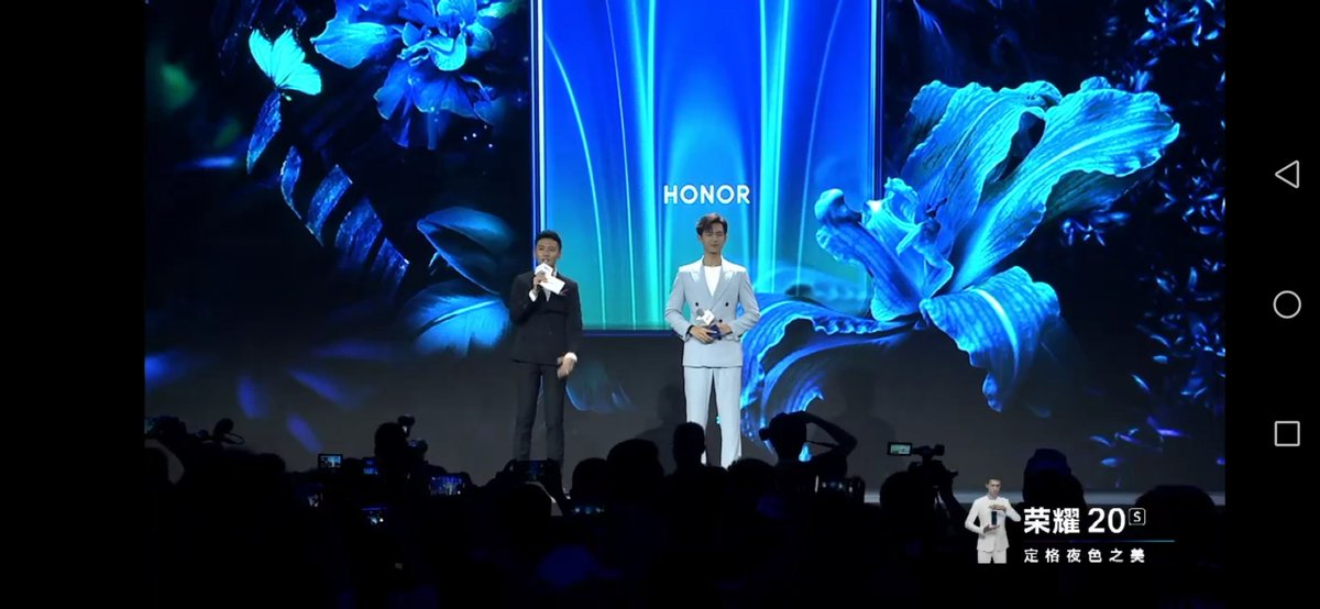 HfaZ3TWmPdR9nEc's tweet image. พรีเซ็นเตอร์เเซ่บ​มาก❤️❤️
งานเปิดตัวโทรศัพท์​ #Honor20
 #หลี่เซี่ยน #李现 #LiXian 
#หลี่เซี่ยน李现LiXianTHFC