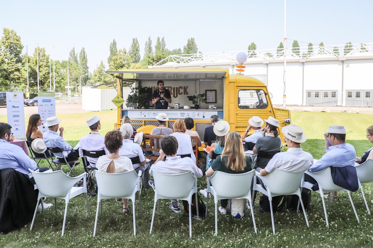 Le <a href="/FundTruck/">Fundtruck</a> débarque à #Toulon le 26 septembre ! Entrepreneurs varois, pitchez devant des investisseurs pour tenter d’accéder à la finale régionale et à la finale nationale à Paris🤩. Candidatez avant lundi ! | #startup #fundraising #Entrepreneur 
fundtruck.com/candidater/