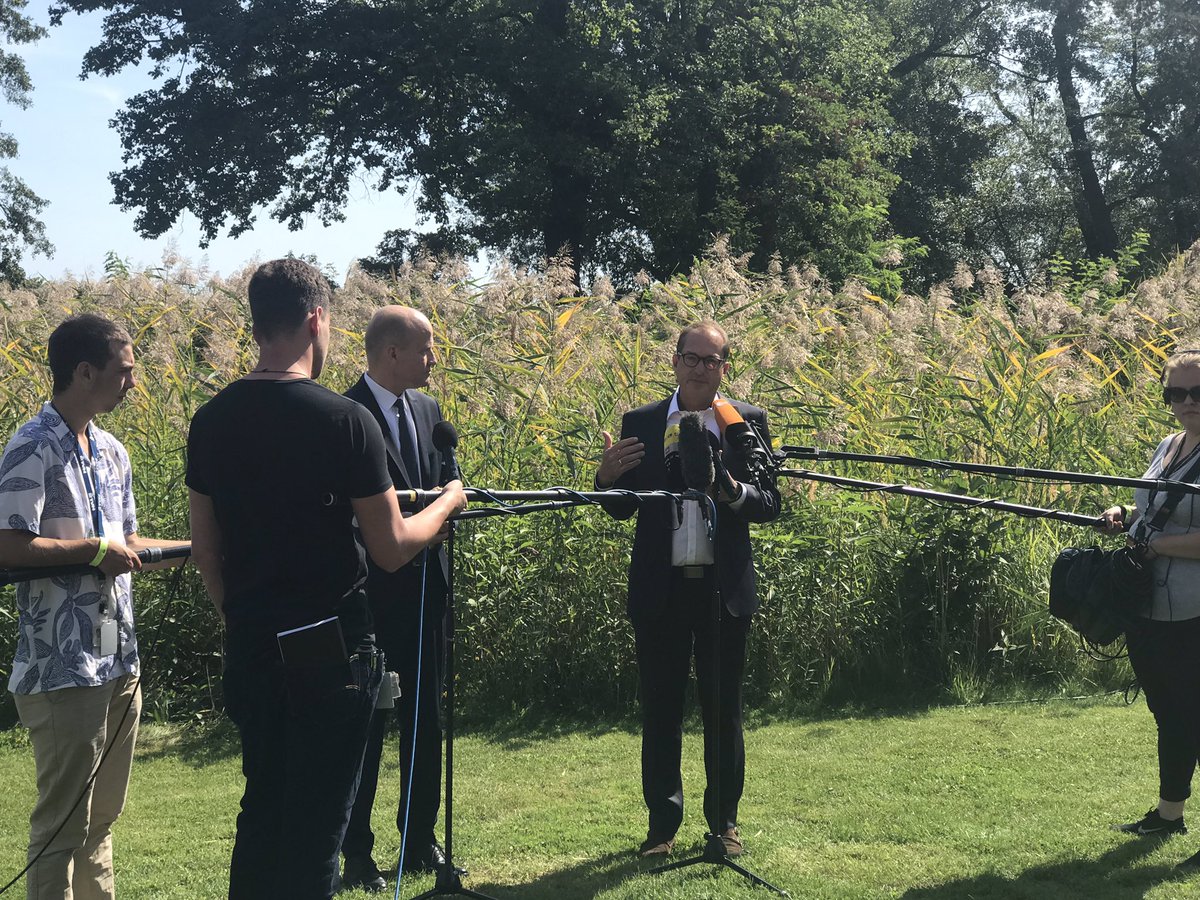 #Dobrindt <a href="/csu_bt/">CSU im Bundestag</a>: „Klimapaket muss eng verknüpft sein mit konjunktureller Frage... Groko arbeitet besser als ihr Ruf ist. Wir wollen alle unsere Projekte abarbeiten. Erwarten von #SPD auch in deren schwierigen Phase verlässliche Zusammenarbeit“ #Fraktionsvorstandsklausur