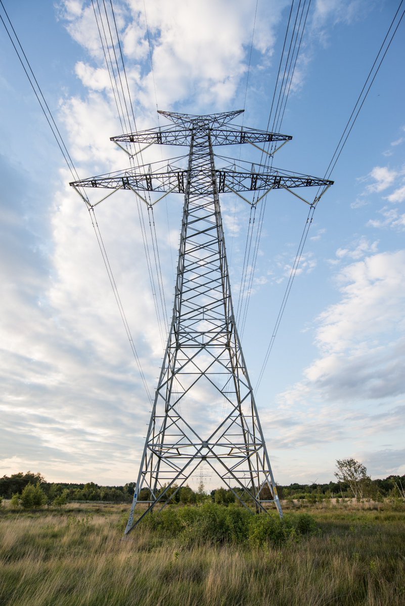 LcgIco's tweet photo. #LCG #energy and an #innovative #smart contract-based framework. 
Smart meter used to calculate the exact amount that should be on the bill in real-time.

The #payment can then be carried out automatically in tokens – There will be no risk of someone stealing #energy. https://t.co/Zg4qkue58s