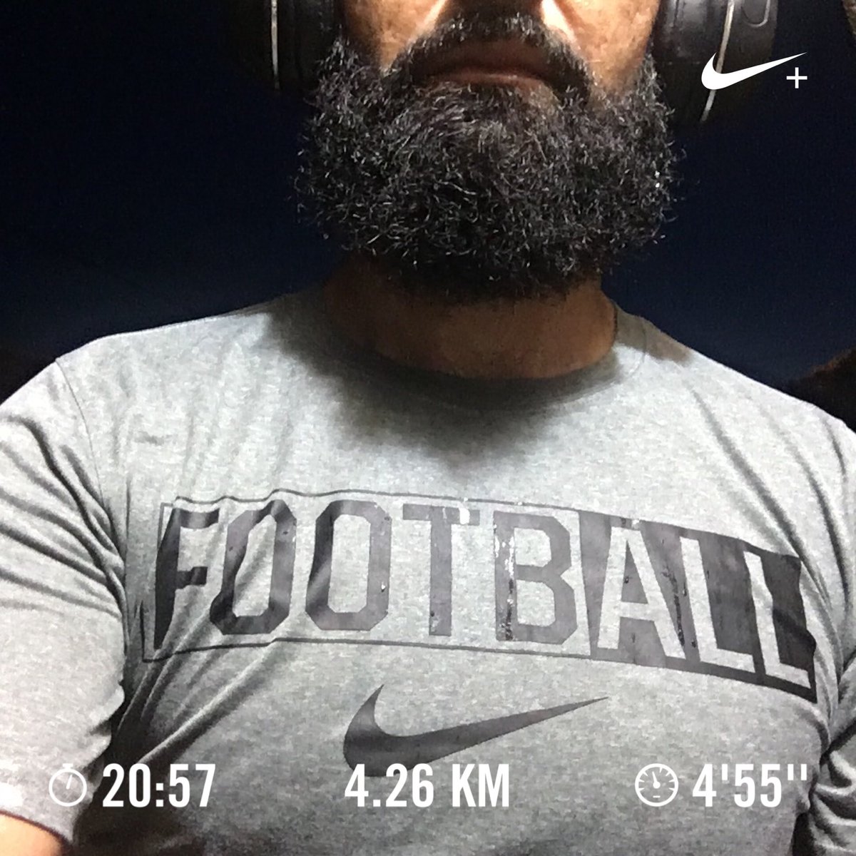 Ozw4ldo's tweet image. Football soccer ⚽️ 🧔🏻 🤙 #nikerunclub #nrc #run #ligamexicanadebarbones #somosbarbaros #barba #beard