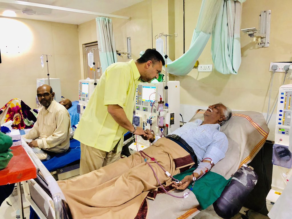 irfankhan1802's tweet photo. AIMIM Floor Leader Akbaruddin Owaisi made surprise visit to Esra Hospital (Owaisi group of Hospitals). At Charminar Shah ali Banda hyderabad @asadowaisi @akbarowaisii https://t.co/5OHQrySHcK