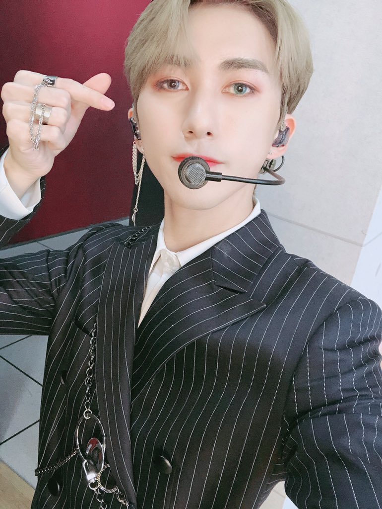 Target_France's tweet image. TWITTER | 190902
#로이 #Roi

Traduction en screen~

Cr: @target7official 
🇫🇷: @Target_France 

#TARGET #타겟