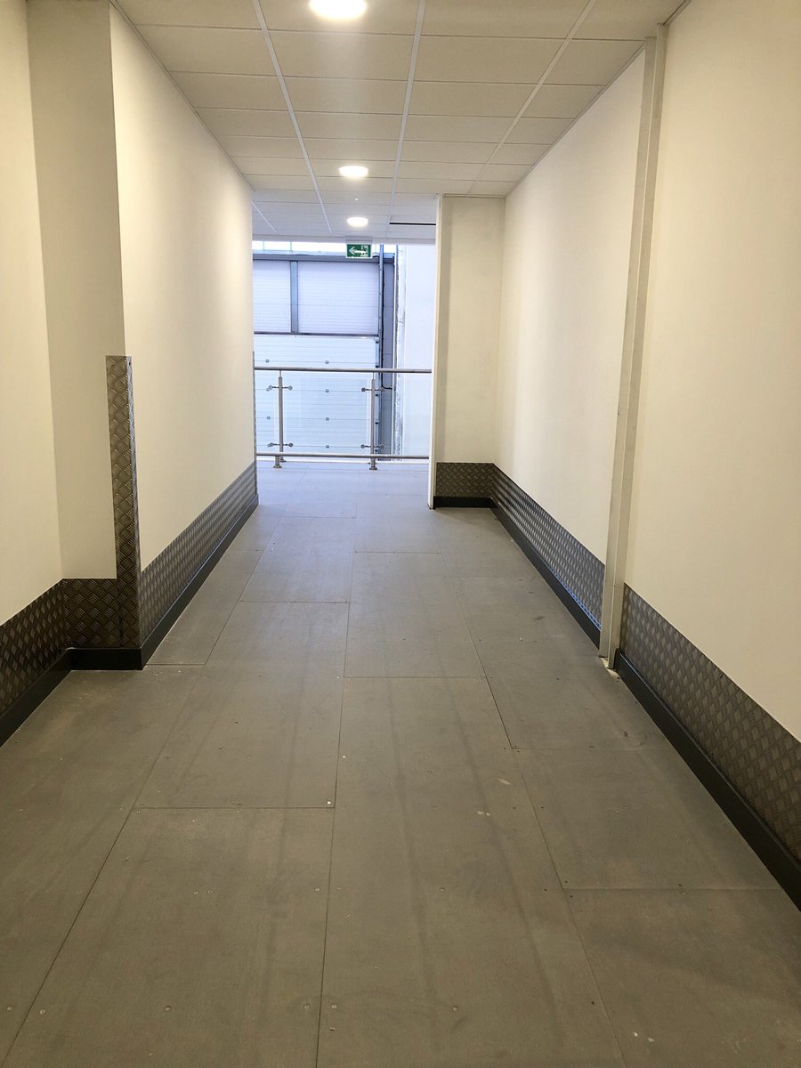 ASellarsDec's tweet photo. More photos from the #Vanguard self storage #warehouse project of the office spaces, atrium and corridors. A job well done by our #spraying team! https://t.co/VKBnwLrwwY