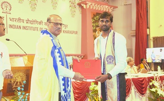 sekhariitkgp's tweet image. Receiving a PhD degree from honourable Director on 27th-Aug-2019 and With my mentor Prof. Arnab Atta on Convocation #IIT_KGP #mCFD_Lab