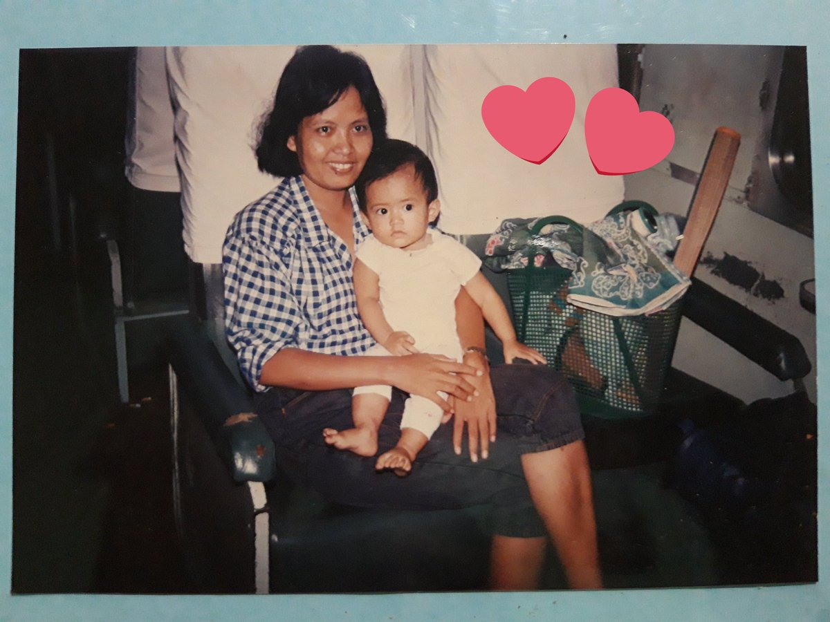 tomy_chrenz's tweet photo. @KAI121 Dari saya kecil sampai sekarang kereta api buat saya selalu menjadi moda transportasi favorit,karena paling nyaman,aman &amp; menyenangkan. #AyoNaikKereta #KAIGiveaway #HarpelnasKAI  @bayubita @Wahyudi2044 @QkieDwi_A https://t.co/T2WirJxGHy