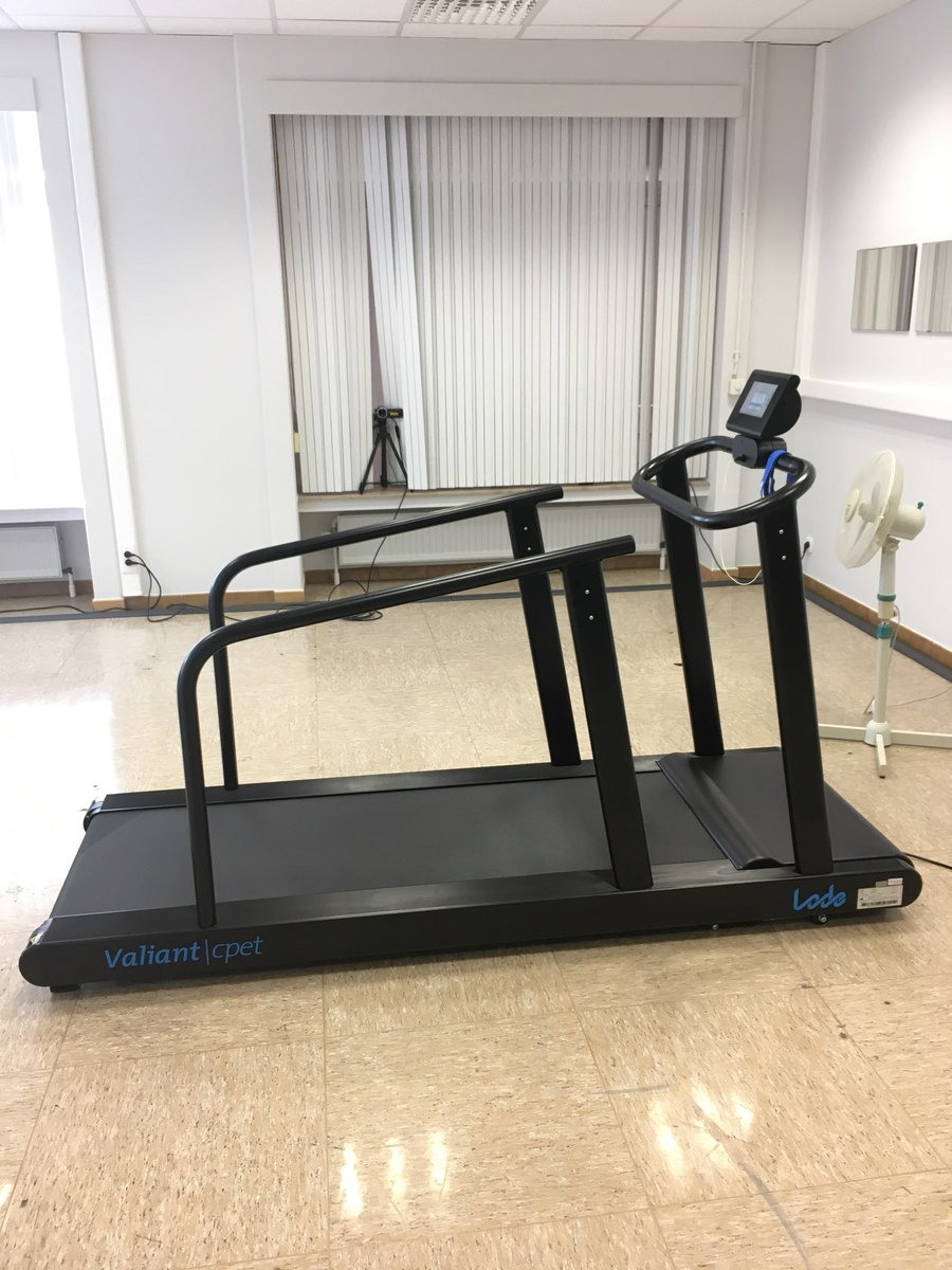 ProCare's tweet photo. Een speciale aanvraag voor het centrum voor #Sportgeneeskunde in het @uzgent! Zuster @Lode_Ergometry maakte speciaal op verzoek deze zwarte Valiant CPET om gang- en loopanalyses uit te voeren! Veel succes! #flexibiliteit #blackbeautyopaanvraag #loopanalyse #cpet https://t.co/pJomgrMpMV