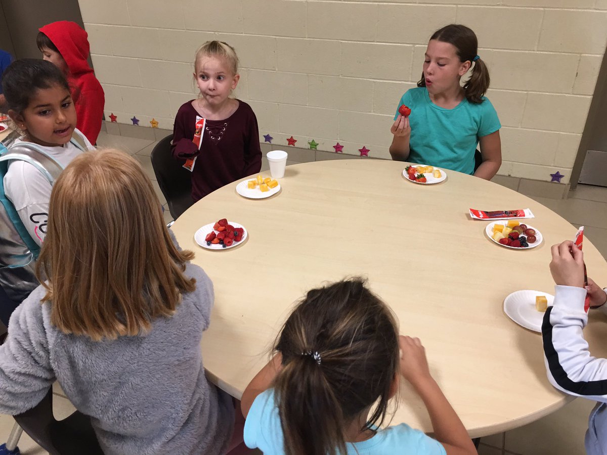 HPEschools's tweet photo. Sean Monteith, Director of Education and @ToddSmithPC are at @S_J_A_M this morning serving students at the @food4learning breakfast program https://t.co/yDvDDT4FhU