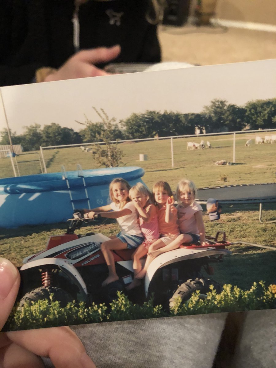 bayleecornett's tweet photo. happy 19th birthday sis!! I love you, have a great day💜🎉 https://t.co/2Pqkn8XEuG