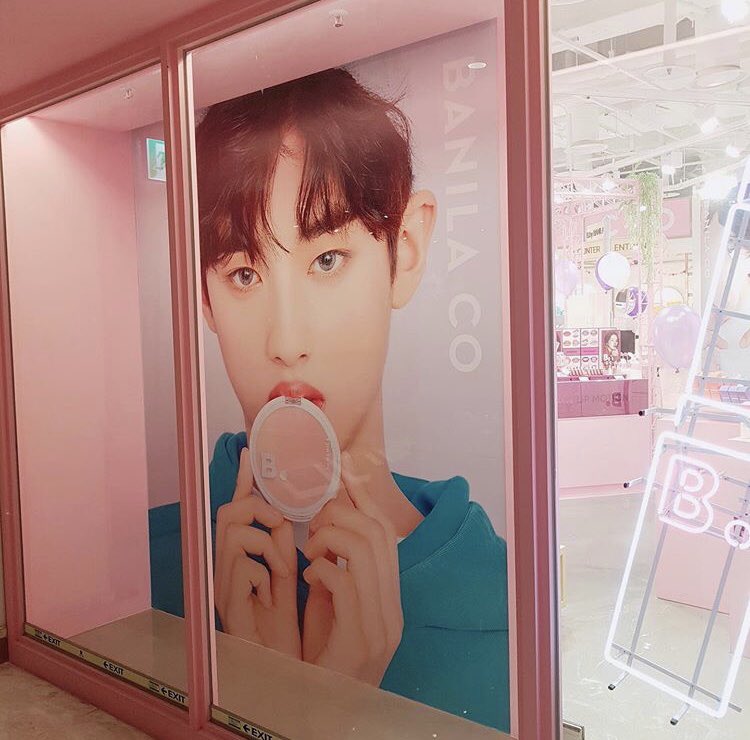 minkyu_cham's tweet photo. バニラコのお店か〜わ〜い〜い〜！！
行ってみたい…🥺

 #김민규 #바닐라코 https://t.co/kDTBoU2nUp