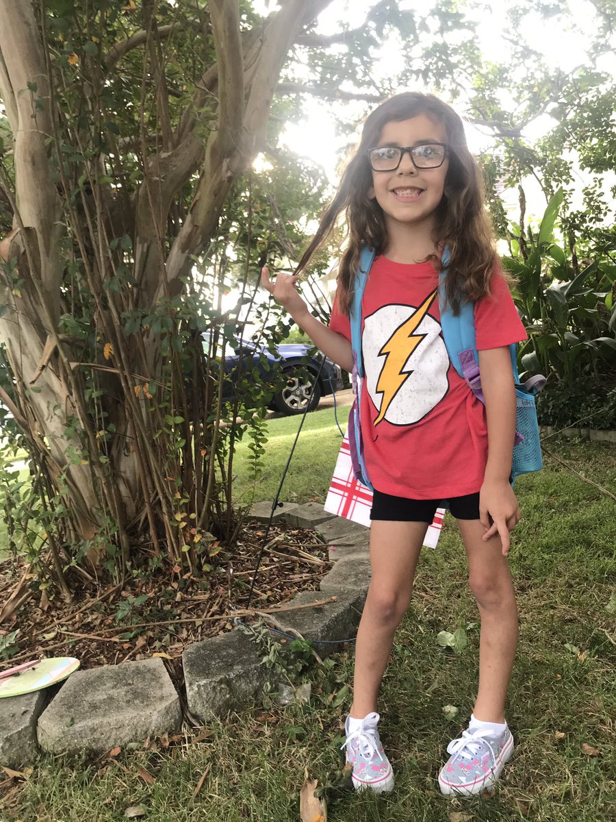 Kris_Stia's tweet photo. Second day of school, Beans is rocking her #TeamFlash shirt 💪🏼⚡️ also wondering why they don’t make them in girl sizes @CW_TheFlash https://t.co/duZO5WYdWH