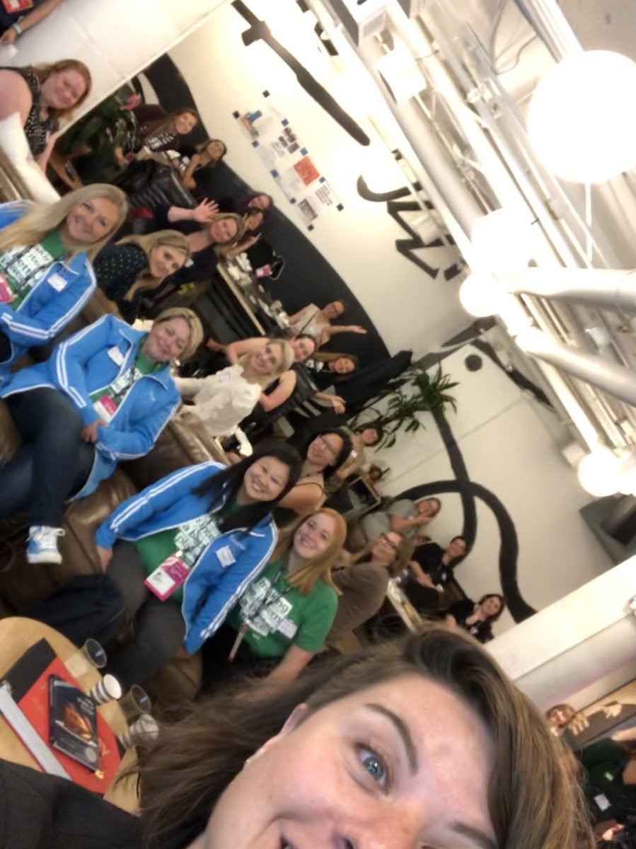 JMoDigital's tweet image. Gratuitous crowd selfie at #womenintech breakfast at #INBOUND19 🤳