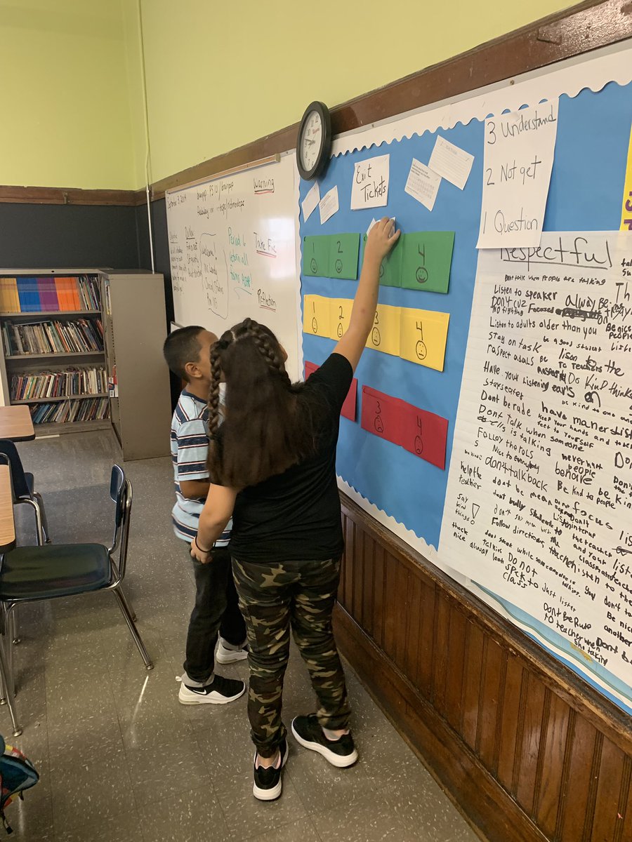 HollandLandy's tweet photo. Ss @WestBroadwayMS complete a 3,2,1 (understanding, misunderstanding, question) exit ticket to summarize and self evaluate their learning after a lesson on behavioral norms of the classroom. #Asessment #ExitTicket #SelfAnalysis #BehavioralNorms https://t.co/zpFoHrkFvN