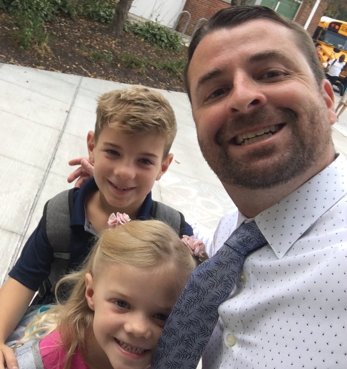 mark_overly's tweet photo. So awesome to be the principal of the school your kids go! #bsdpride #choosebsd https://t.co/w2blzEmDT8