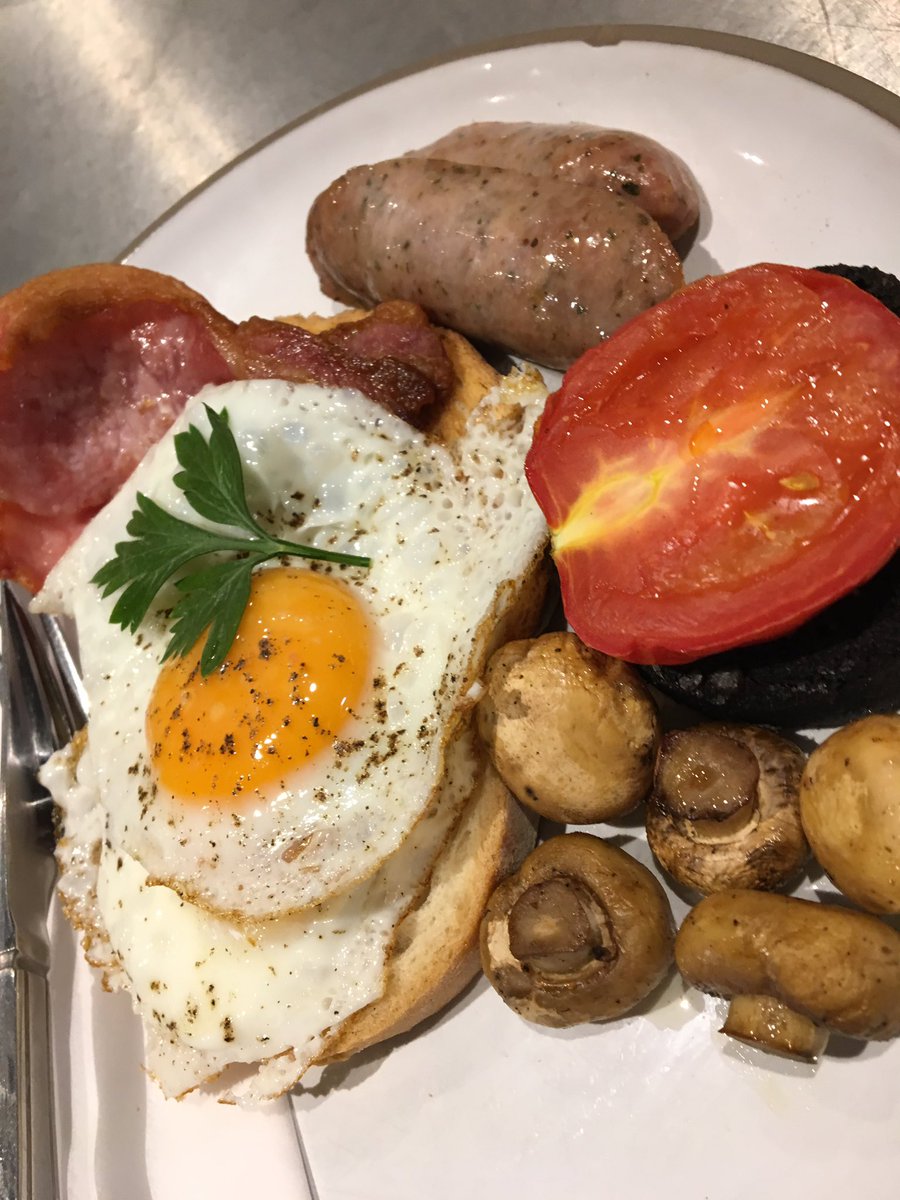 BridgeStCoffee1's tweet photo. Bride Street Breakfast // Bacon, Eggs, Cumberland Sausage, Roasted Tomato, Mushrooms, Black Pudding and Wholemeal Toast 🙌🏻 Served all day! Locally sourced by @EWEdgebutchers #BuyLocal #Chester #CoffeeHouse #Breakfast #Lunch #Brunch #CheshireLife #Foodie #BridgeStCoffee https://t.co/Kf4rY3Ra5O