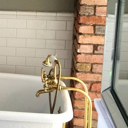 CrescentsHomeTR's tweet photo. 📸 Teaser Photo Alert - Wait till you see the shower! Classic subway tile &amp; exposed brick fans join us Sept 21 for The Crescents School Home Tour.
▪️Tickets online https://t.co/EElEOqwLb6
▪️@MagpiesPicnic &amp; @TakeawayYQR *cash only please 

#CrescentsHomeTR #yqr #sask #yqrevent https://t.co/95G5LCPP6k