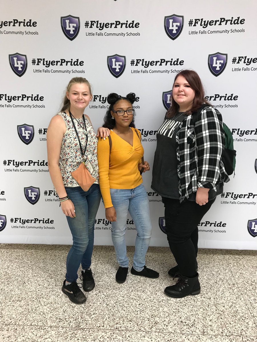 LFHighSchool's tweet photo. First day of school! #FlyerPride https://t.co/IV0B1mY9ej