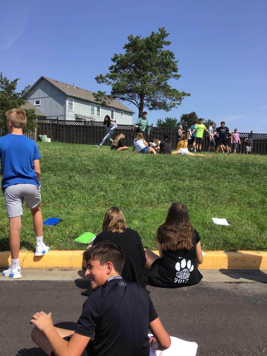 emmaelockard's tweet photo. Attention writers: you are now JOURNALISTS! Today we focused on the power of observation to find those important newscasts. #BeCST #8thgradeELA @MsBinghamELA @CollinsTeach #MsSheffield https://t.co/D3ib1Iyoey