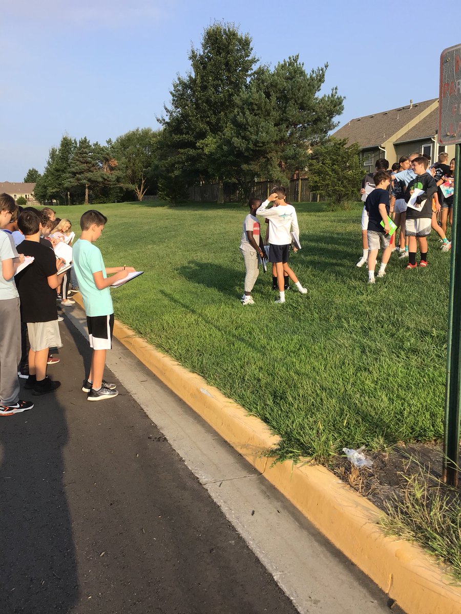 emmaelockard's tweet photo. Attention writers: you are now JOURNALISTS! Today we focused on the power of observation to find those important newscasts. #BeCST #8thgradeELA @MsBinghamELA @CollinsTeach #MsSheffield https://t.co/D3ib1Iyoey