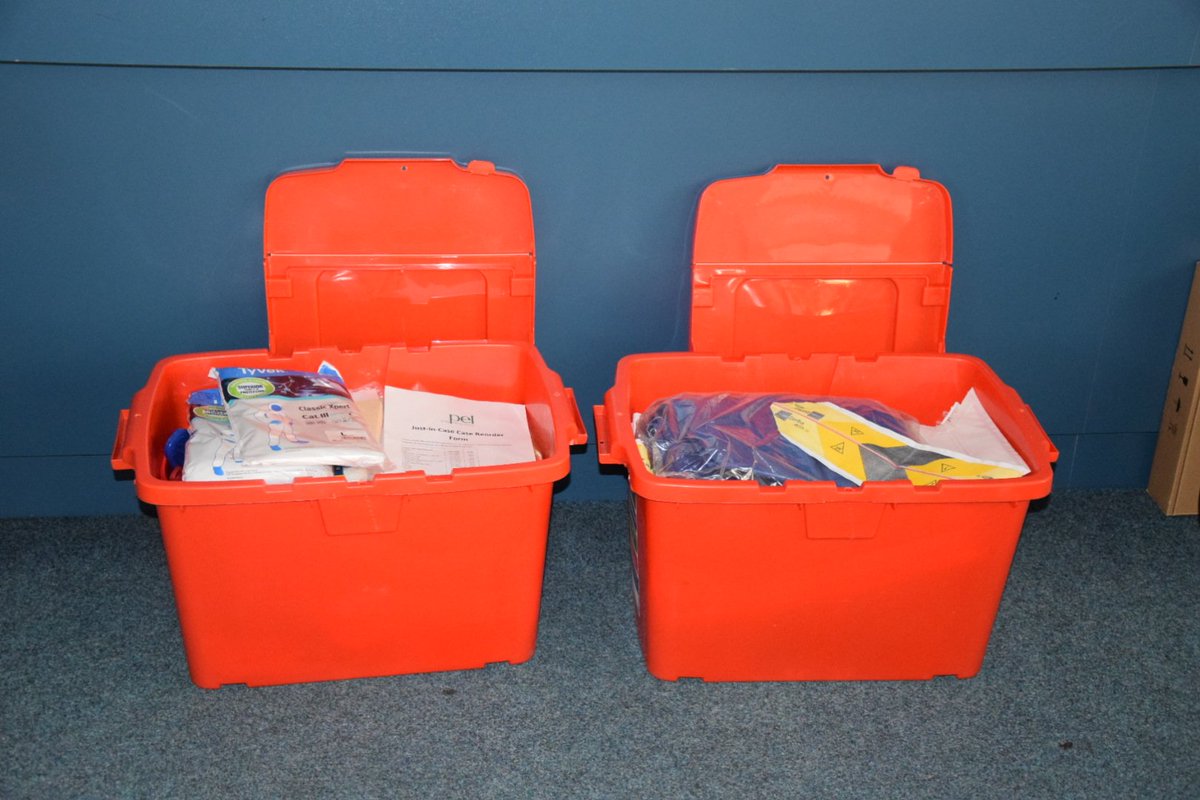 neojitule's tweet image. Workshop Základní pracovní postupy efektivní péče o novodobé knihovní fondy na 43. Celostátním semináři knihovníků muzeí a galerií AMG. #conservationworkshop #safekit #narodniknihovnacr #AMG #removetapes #repairtear #careofbooks