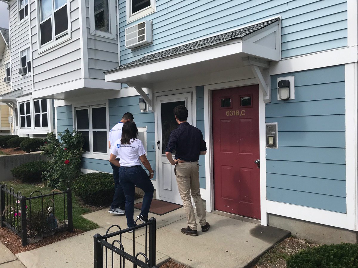 We're making sure all students are ready to go #BackToSchool, including <a href="/BostonSchools/">BostonPublicSchools</a>' chronically absent youth and those off-track to graduate. Thanks to our partners and volunteers for joining us today to canvas with the Re-Engagement Center! @BostonPIC @BCassellius #BPSProud