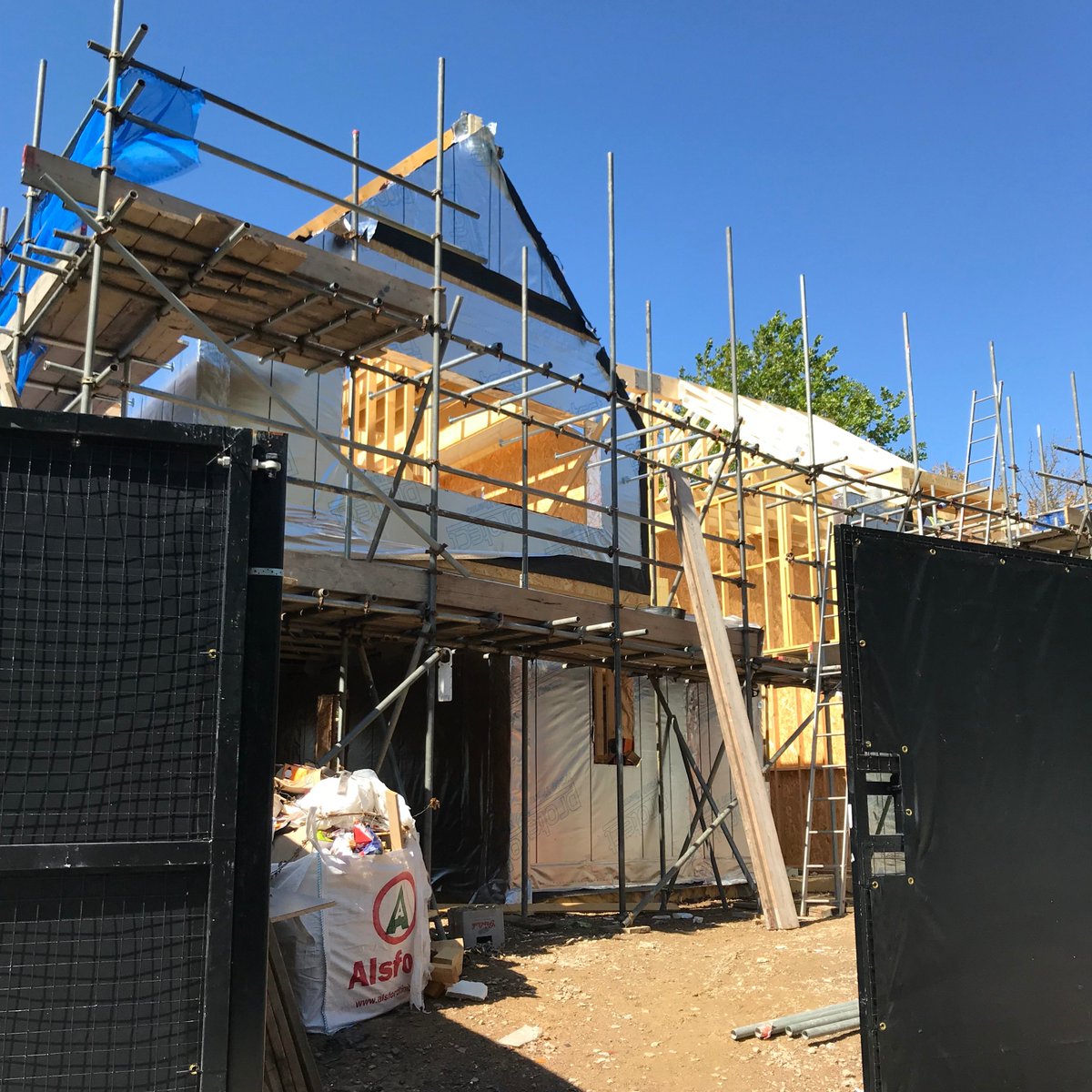 3dBurgess's tweet photo. Great to see our Heron Way house https://t.co/r5JeYVDuuv springing up. And only 3 pieces of steel in sight - huge energy saving! Good job @rjhconstruction and @MBCTimberFrame #architecture #newbuild #SustainableDevelopment https://t.co/BlkkmOlZYp