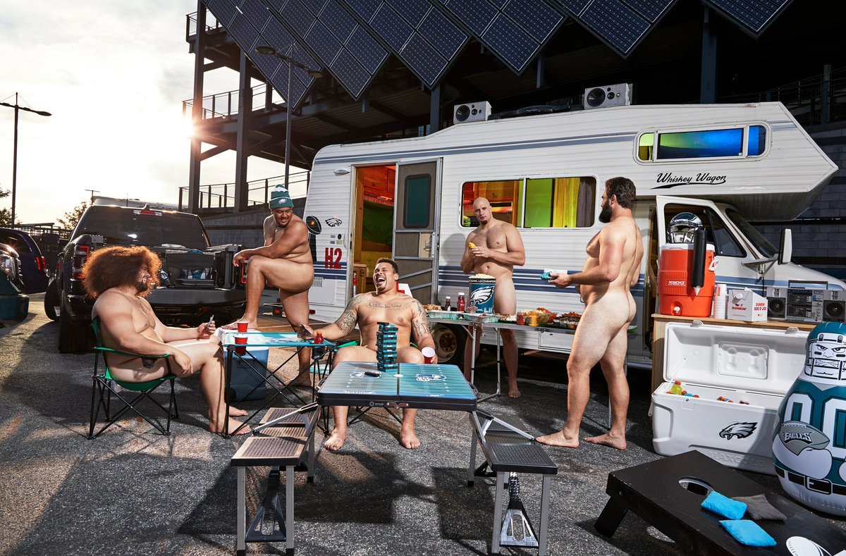 jspeedymorris22's tweet image. How many BRANDS NAME PRODUCTS do you see in this @Eagles Photo?

Try it- Comment or RT with guess
#Eagles #FlyEaglesFly