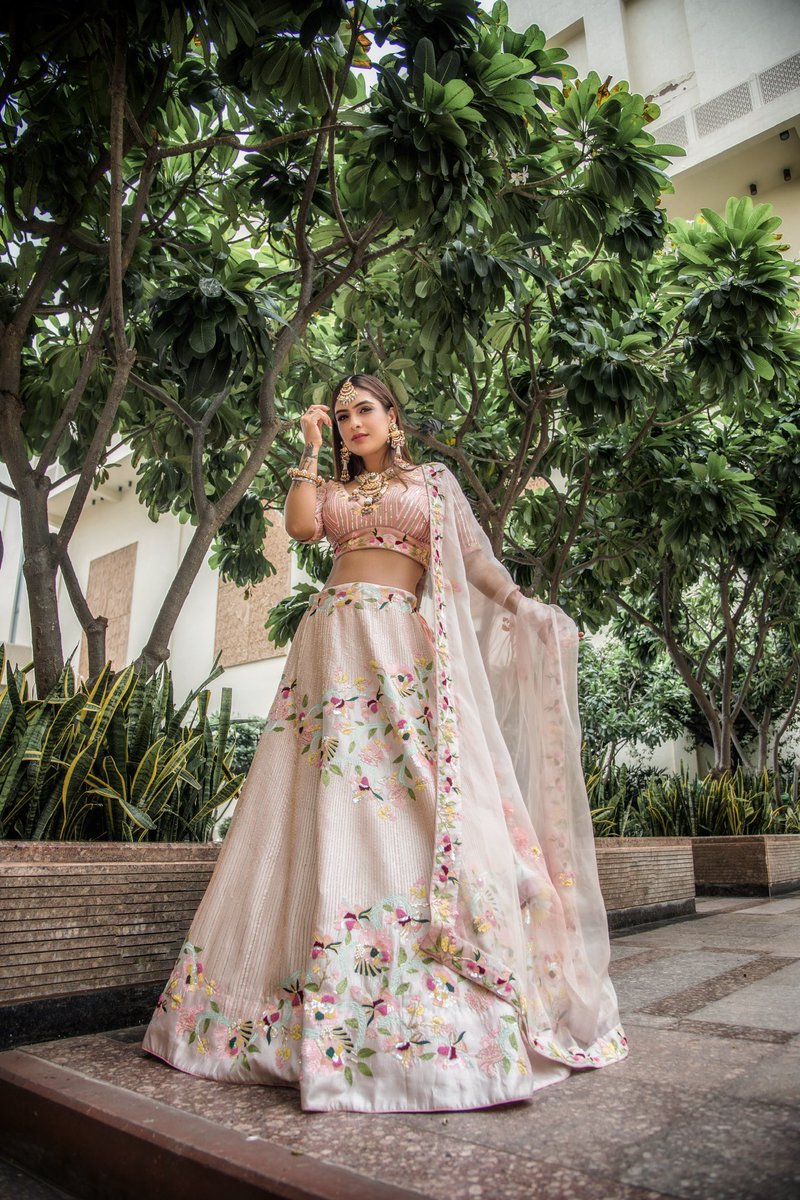 Nehhaamalik's tweet photo. Jaipur shoot Diaries ...💗💗💗
:
#shootpics #weddingdress #wedding #bride #bridal #shootmode #traditional #traditionallook #indianlook #indiangirl #indianbeauty #indianoutfit #desigirl #pollywood #punjabi #bollywood #punjabiactress #jaipurmarriott #sakhiyaangirl #NehaMalik https://t.co/flW2MUtlrm