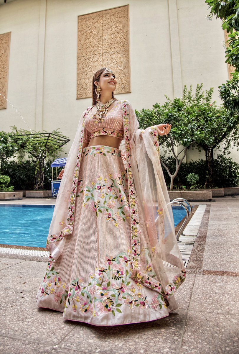 Nehhaamalik's tweet photo. Jaipur shoot Diaries ...💗💗💗
:
#shootpics #weddingdress #wedding #bride #bridal #shootmode #traditional #traditionallook #indianlook #indiangirl #indianbeauty #indianoutfit #desigirl #pollywood #punjabi #bollywood #punjabiactress #jaipurmarriott #sakhiyaangirl #NehaMalik https://t.co/flW2MUtlrm