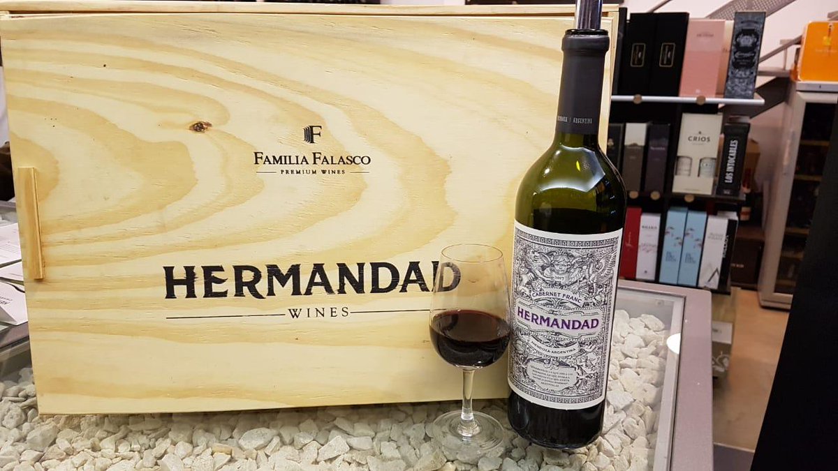 FalascoWines's tweet photo. Gran noche presentando la línea #Hermandad y lo que se viene... #HermandadCabernetFranc en @wine_concept de Posadas, Misiones. Muchas gracias a nuestro winemaker Ale Cánovas y brand manager @francofalasco por dirigir esta gran degustación. ¡Salud! https://t.co/vLEyTtozmK