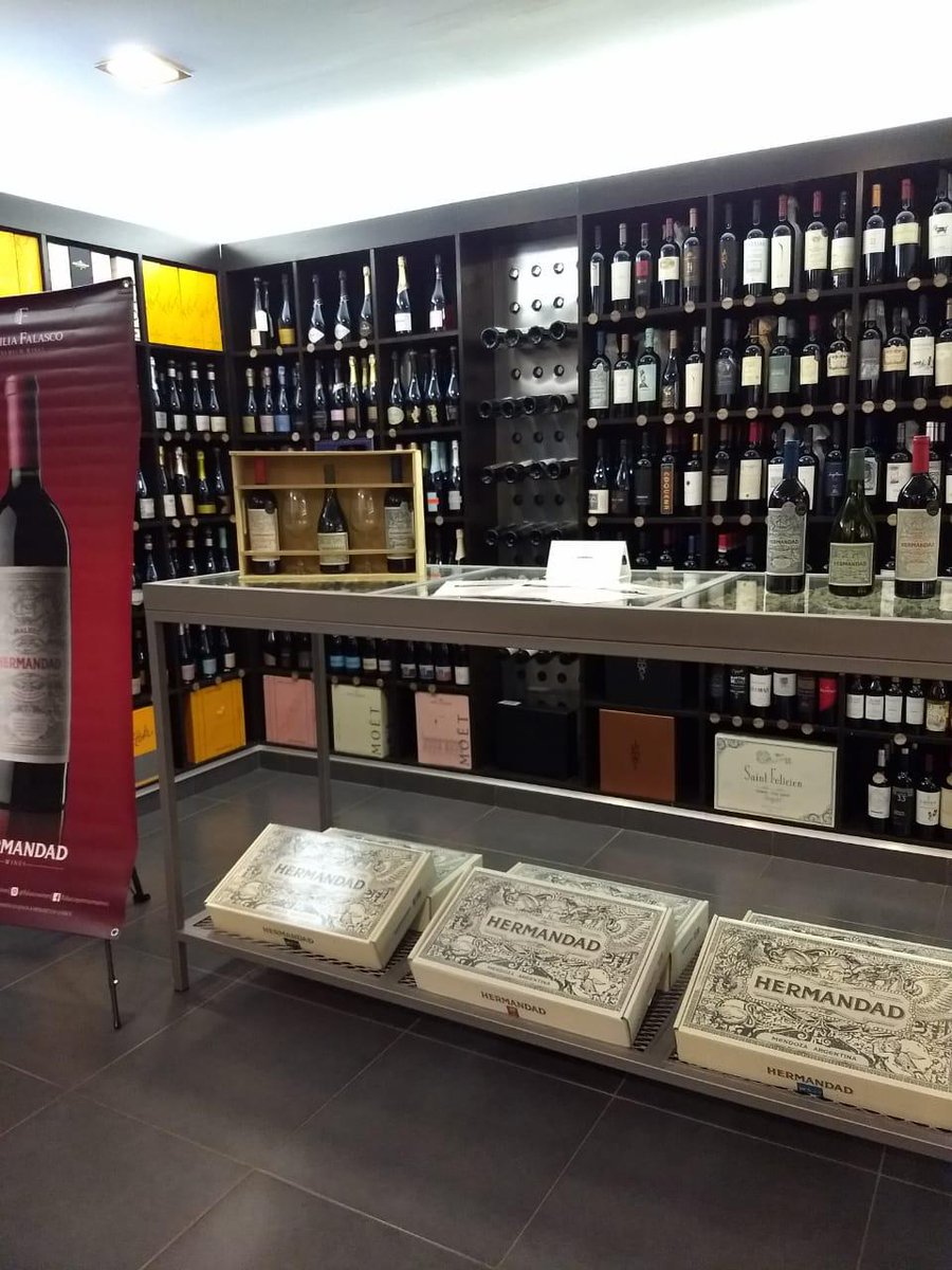 FalascoWines's tweet photo. Gran noche presentando la línea #Hermandad y lo que se viene... #HermandadCabernetFranc en @wine_concept de Posadas, Misiones. Muchas gracias a nuestro winemaker Ale Cánovas y brand manager @francofalasco por dirigir esta gran degustación. ¡Salud! https://t.co/vLEyTtozmK