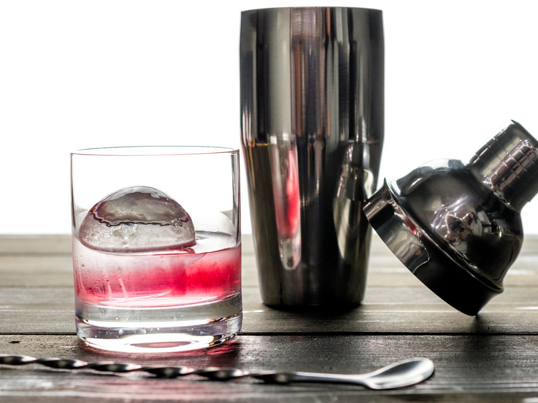 Shaken, not stirred🍸
​#IceModern #Sphere #Cocktailice #Ice #nycbars