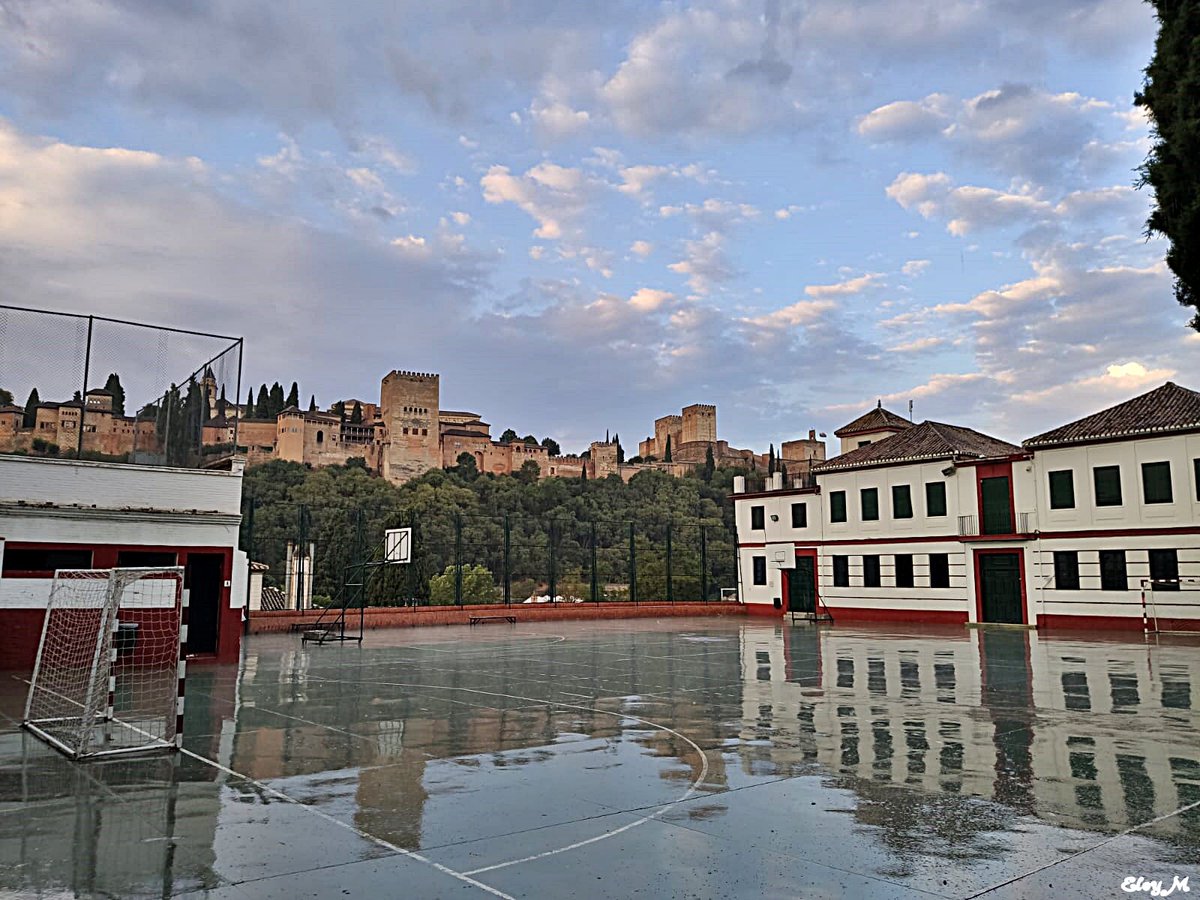 AMcasamadre's tweet photo. Con sol, con lluvia... ya estamos preparados para recibiros en #elcolemasbonitodelmundo https://t.co/Bi399ukyQt