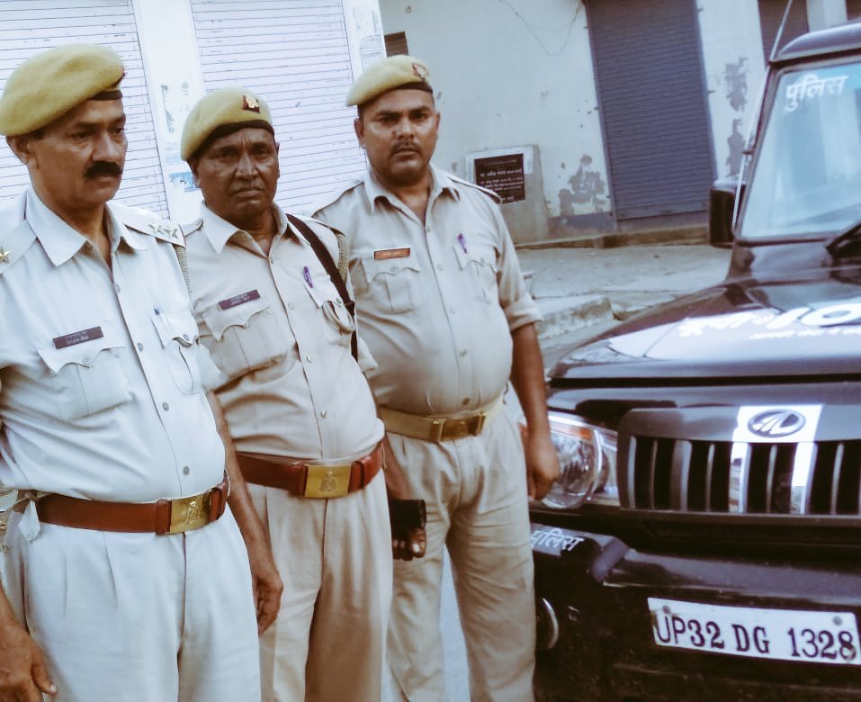 SrVipinShukla's tweet photo. @up100 @Uppolice @budaunpolice कित्ती मनमोहक मुस्कान है इस गोलू मोलू की...
बाजार में अपने पप्पा के साथ गया था #बिछड़ गया था, सड़क नक्कू बहा के रो रहा था, #PRV1328 ने पापा से मिलाया तो गोलू मोलू की हँसी रुक ही नही रही थी...
So Sweet...
@up100 @budaunpolice https://t.co/81CsJ9qBSk