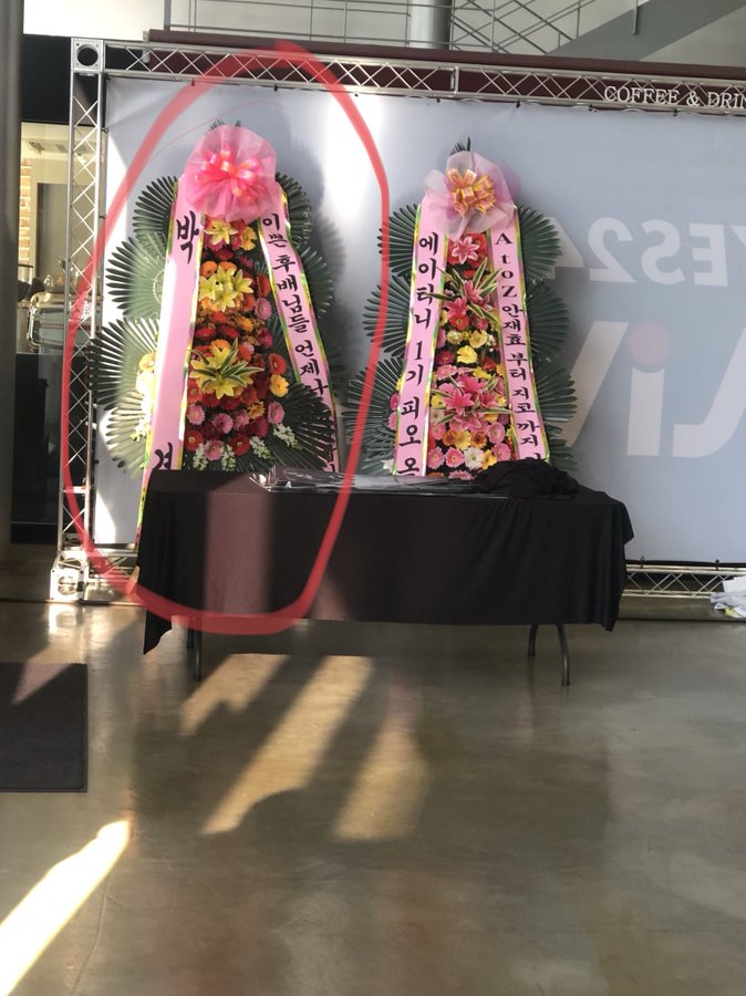  #BlockB Park Kyung send to ATEEZ a flower crown that said “forever supporting my pretty lil juniors” during their first comeback showcase @ATEEZofficial  #ATEEZ    #에이티즈  