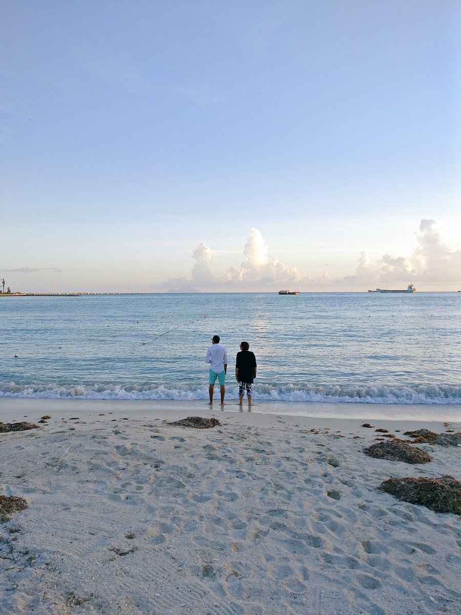 haylesli's tweet photo. Work trip moments. Sometimes you've got to stop and look up. 
#workments #beach #horizon #nofilter #work #travel https://t.co/6Pujzzx2s7