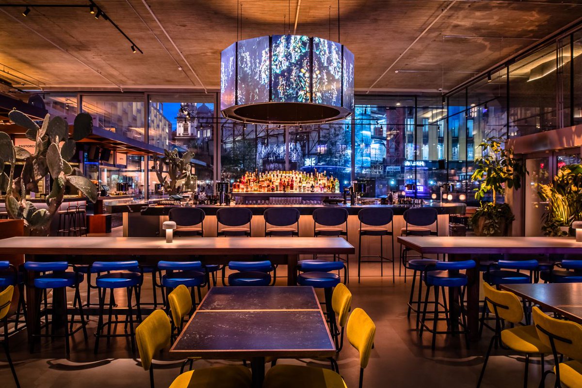 macsinc_design's tweet photo. Start your weekend right, around the large ground floor ovular shaped bar &amp; watch #MarcoBrambilla interpretation of #MarcelDuchamp, ‘Nude descending the staircase No.2 on the 360 panoramic screens hovering above #ArcadeFoodTheatre

📷: Paul Winch Furness

https://t.co/vW4VH9AE6g https://t.co/AmQBzxhdcK